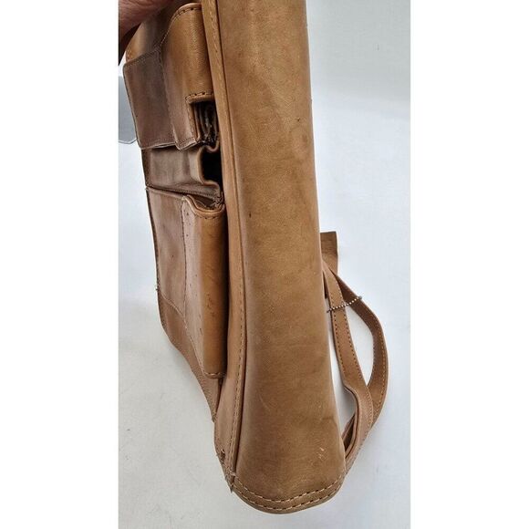 Vintage Tan Leather Crossbody Bag With Adjustable Strap & Multiple Compartments - Picture 10 of 12